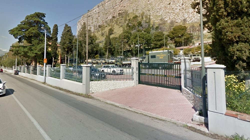 Incidente in via Bonanno, tre feriti in uno scontro auto-scooter: grave un 25enne“