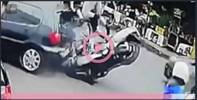 “VIDEO Incidente alla Zisa, scooter contro auto in sosta: lo schianto in diretta“